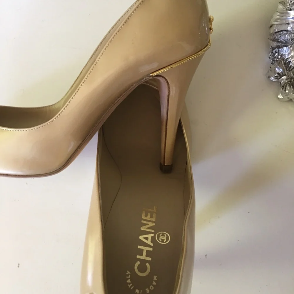 Chanel cream gold patent leather pumps